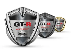Nissan Emblema Abovedado Insignia De Carrera Facha Lustrosa